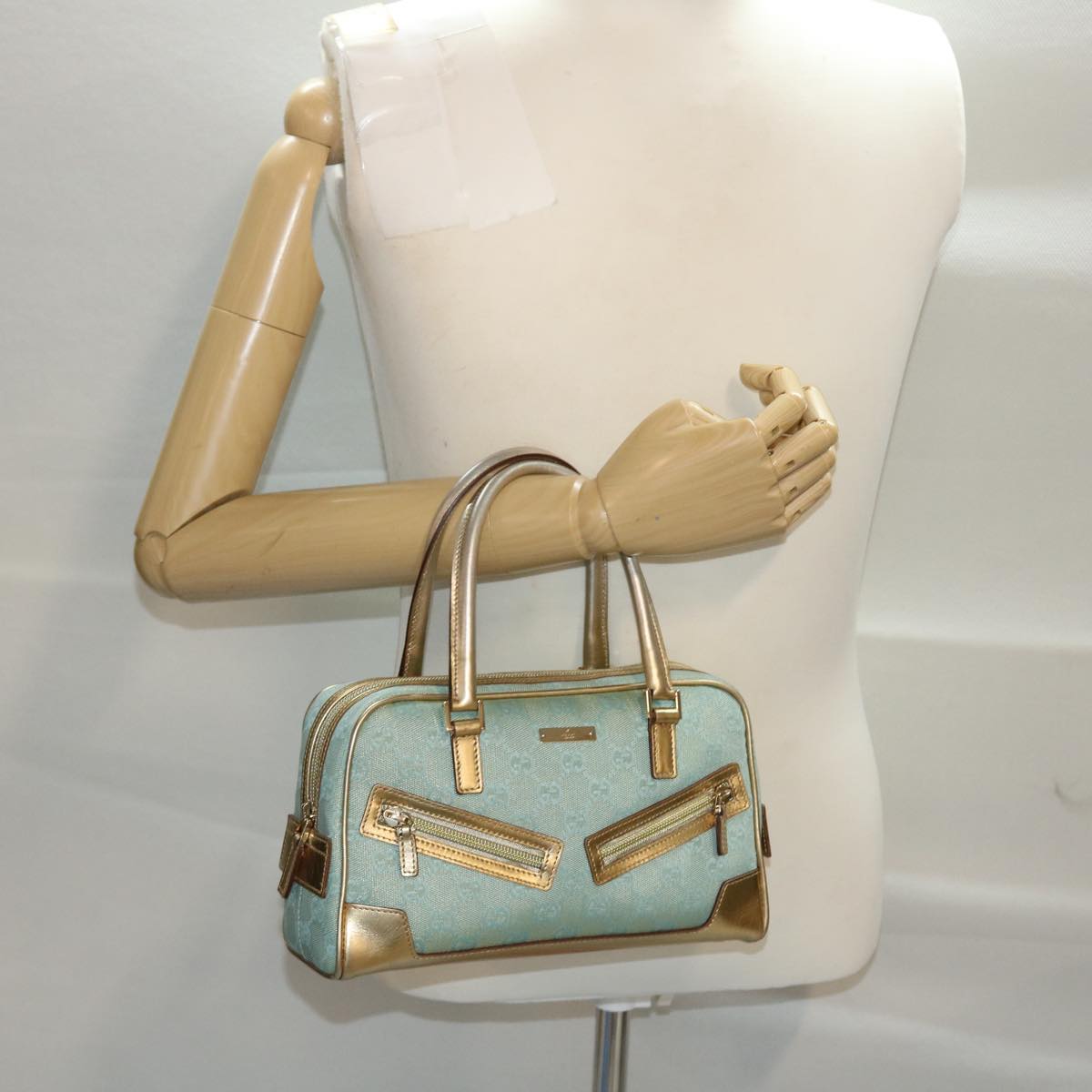 Gucci -- Blue Canvas Handbag ()