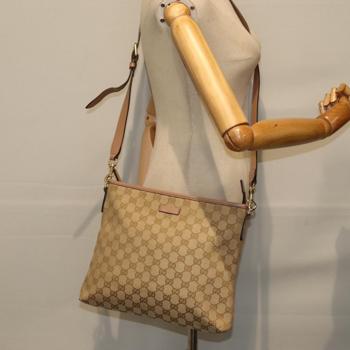 Gucci Gg Supreme Beige Canvas Shoulder Bag ()