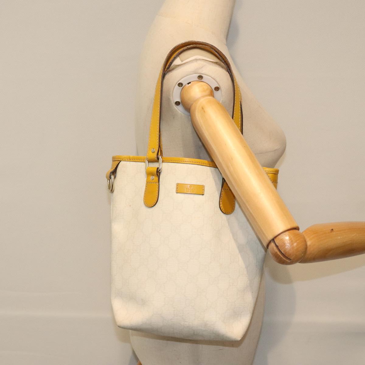 Gucci Gg Supreme White Leather Tote Bag ()
