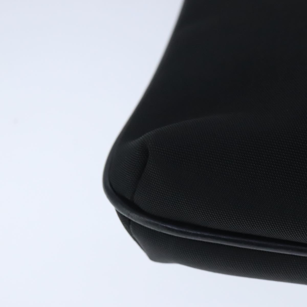 Gucci -- Black Canvas Shoulder Bag ()