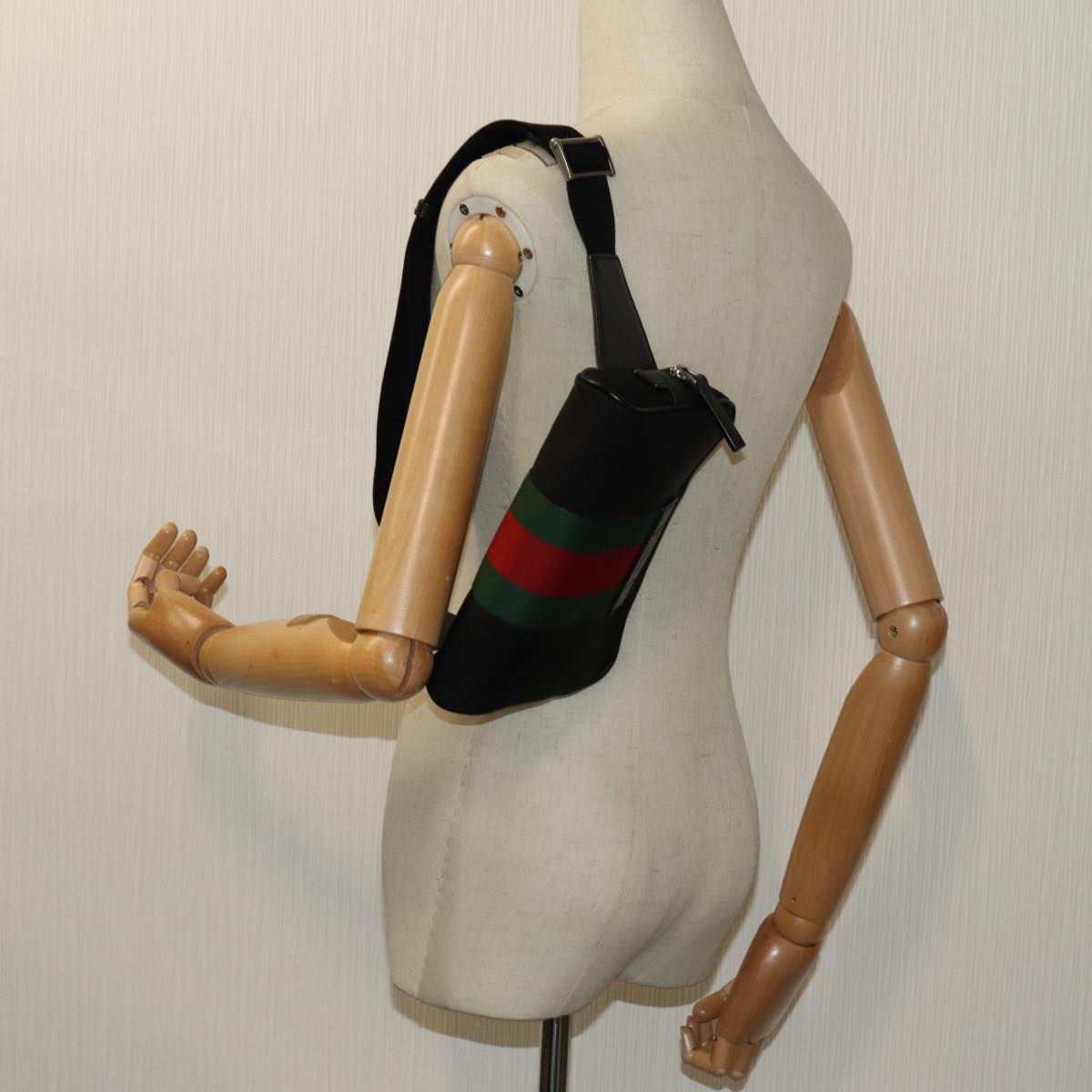 Gucci Black Canvas Shoulder Bag ()