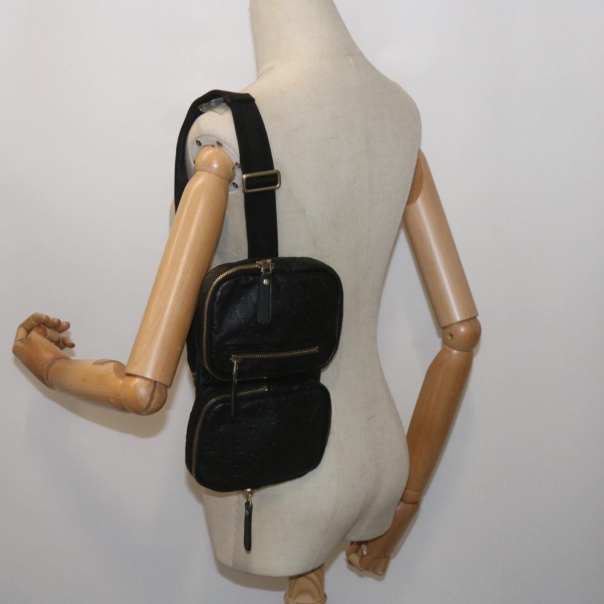 Gucci Gg Signature Black Leather Shoulder Bag ()