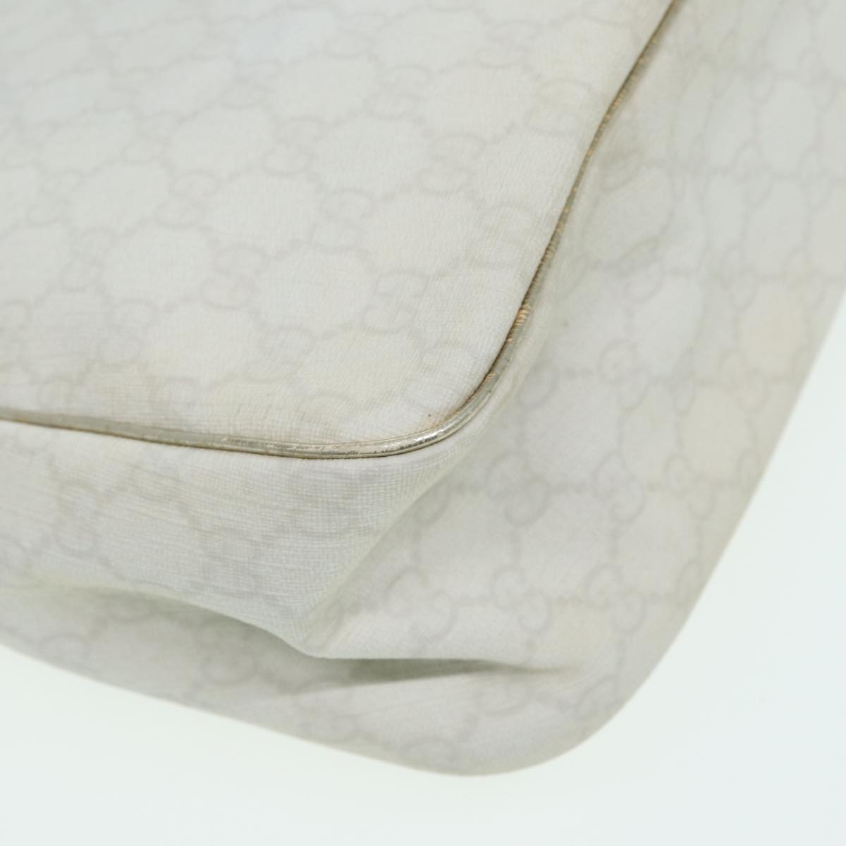 Gucci Gg Canvas White Canvas Handbag ()