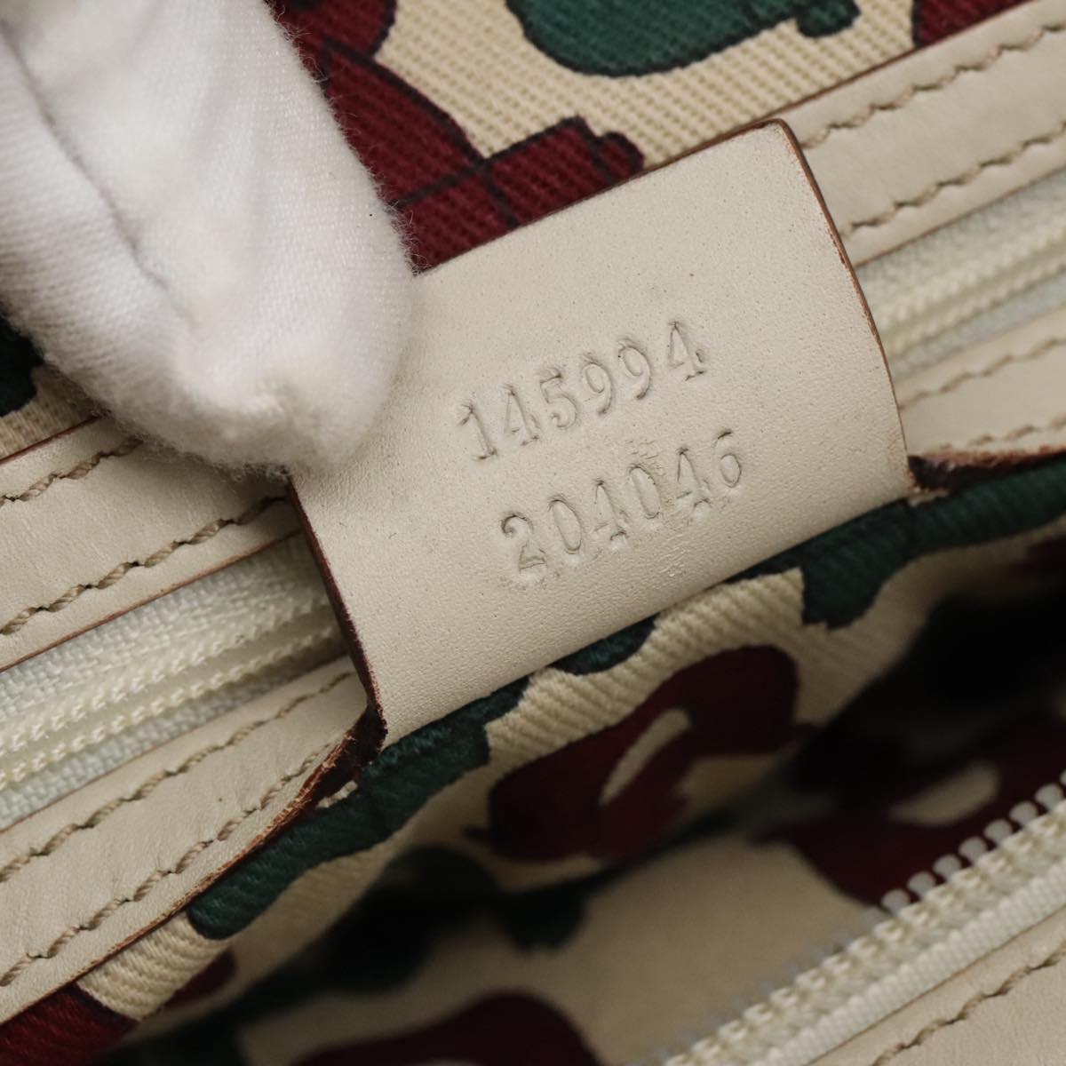 Gucci Guccissima White Leather Shoulder Bag ()