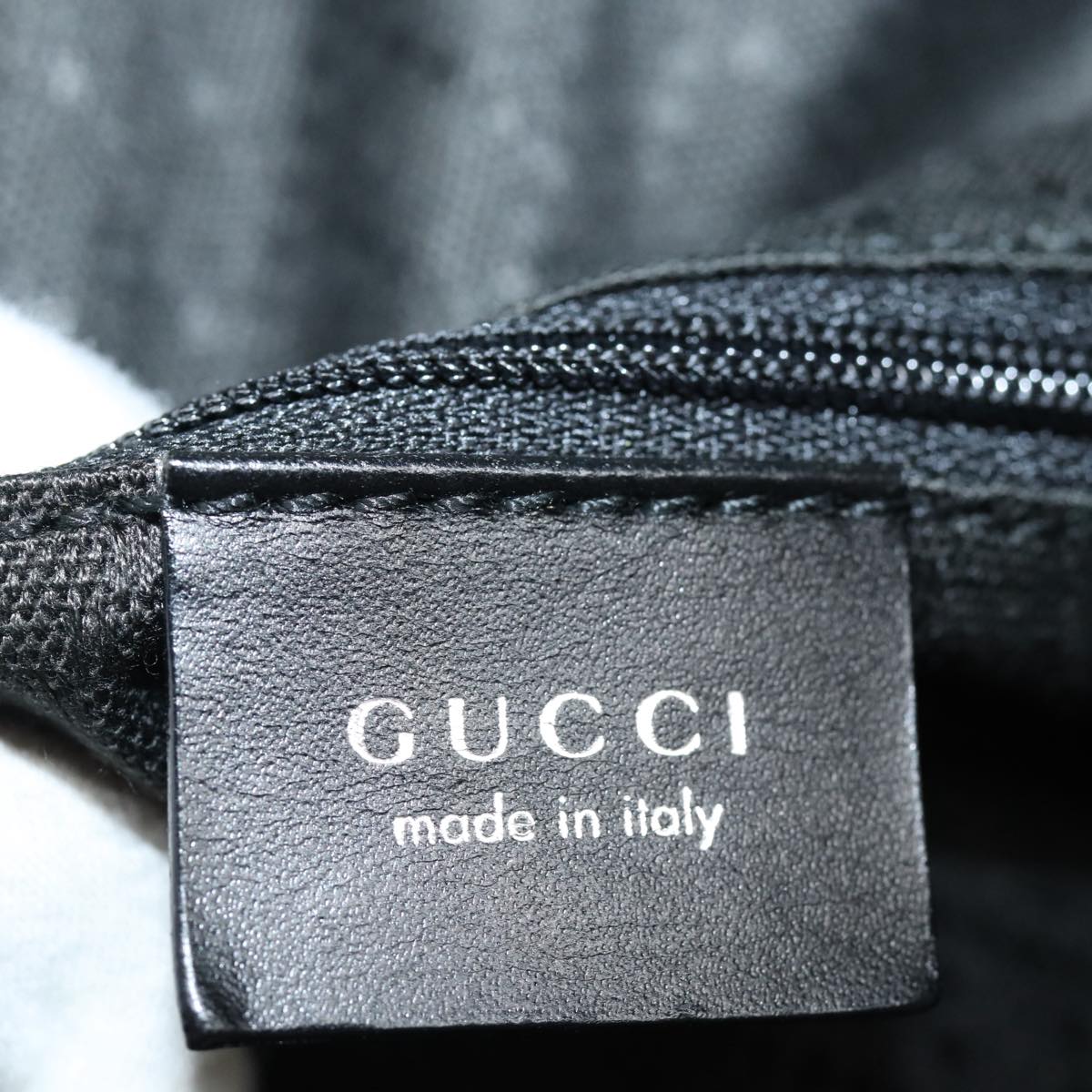 Gucci -- Black Synthetic Shoulder Bag ()