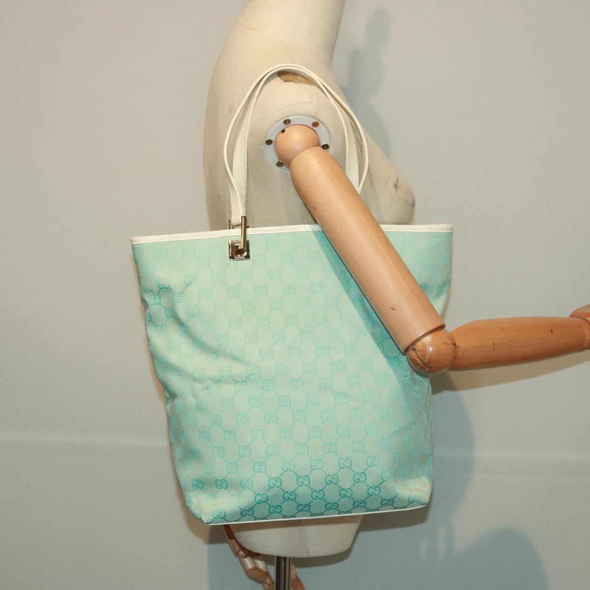Gucci Gg Canvas Blue Canvas Shoulder Bag ()