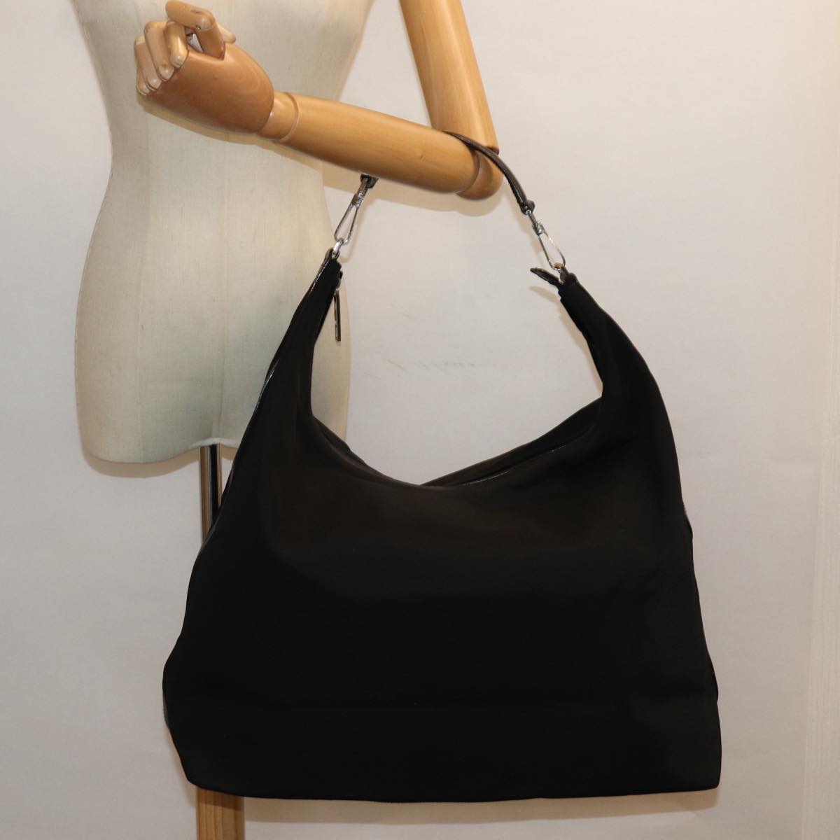 Gucci -- Black Synthetic Shoulder Bag ()