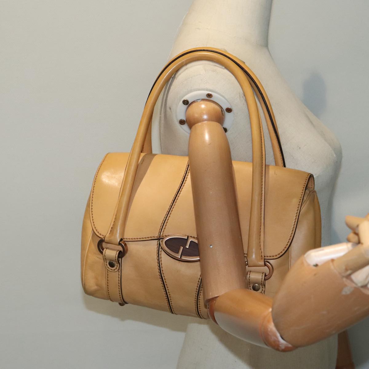 Gucci Beige Leather Handbag ()