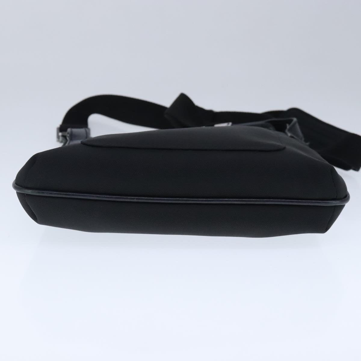 Gucci -- Black Canvas Shoulder Bag ()