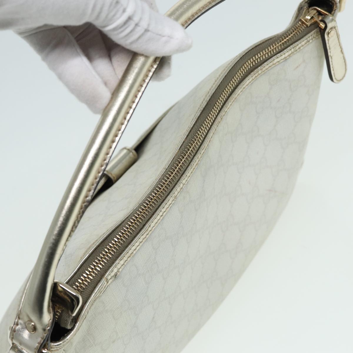 Gucci Gg Canvas White Canvas Handbag ()