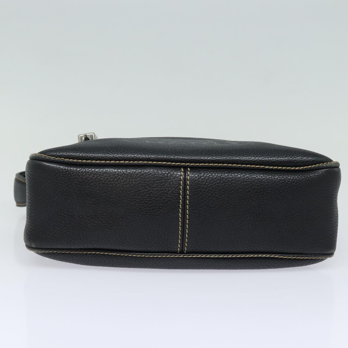 Chanel - Black Leather Shoulder Bag ()