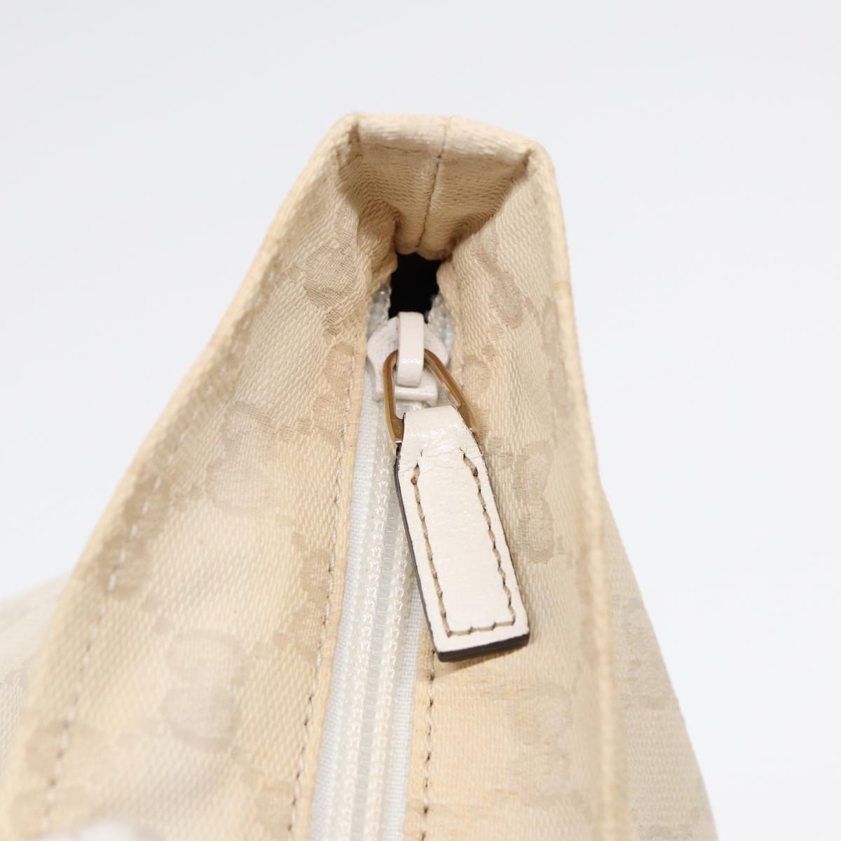 Gucci Gg Canvas White Canvas Tote Bag ()