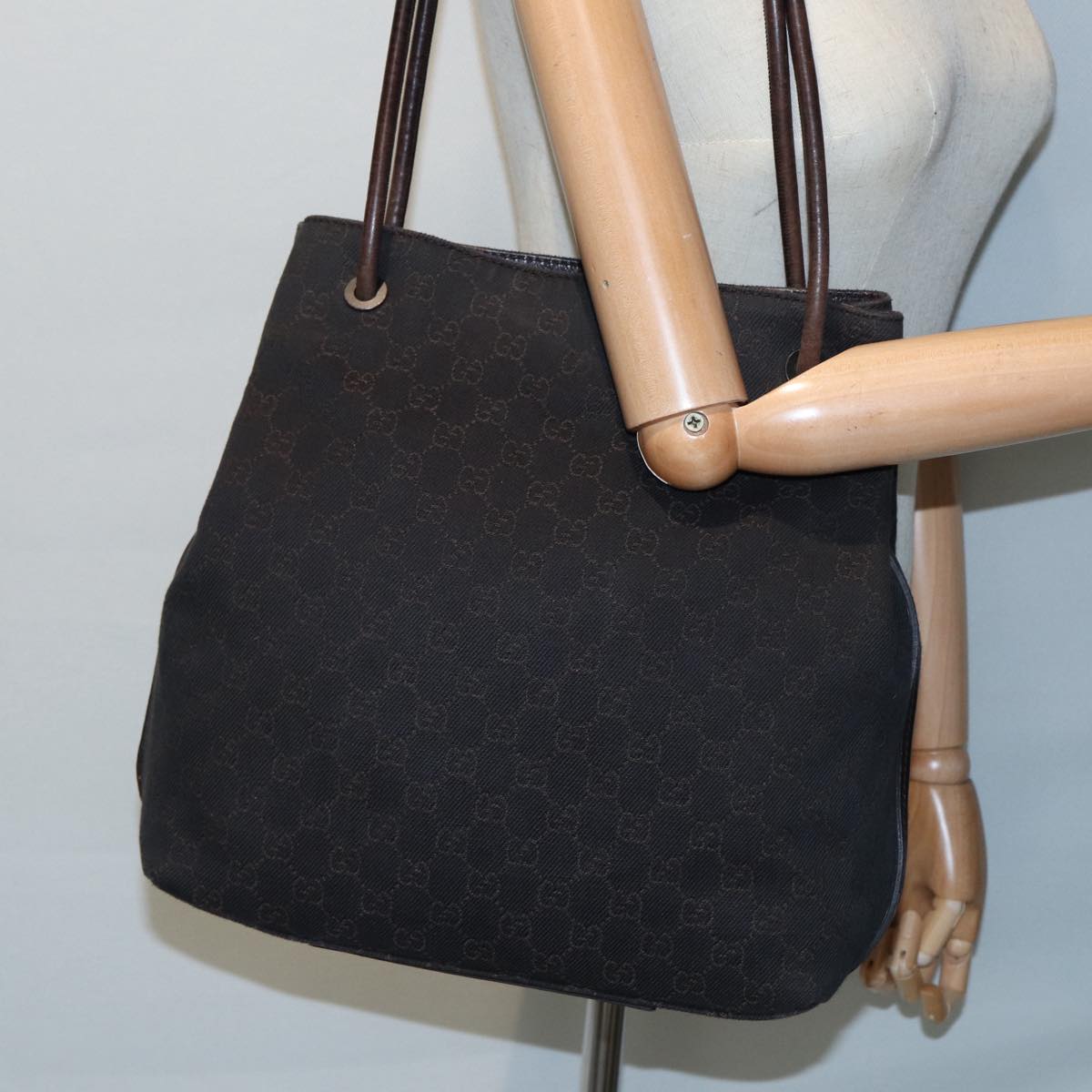 Gucci Gg Canvas Black Canvas Shoulder Bag ()
