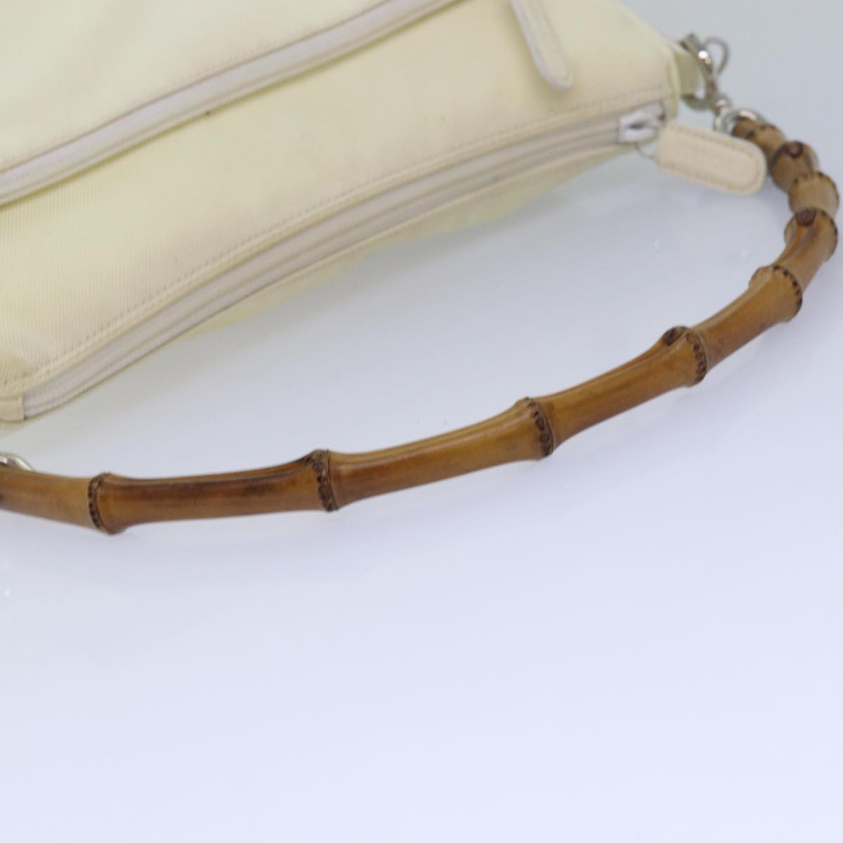 Gucci Bamboo White Synthetic Shoulder Bag ()