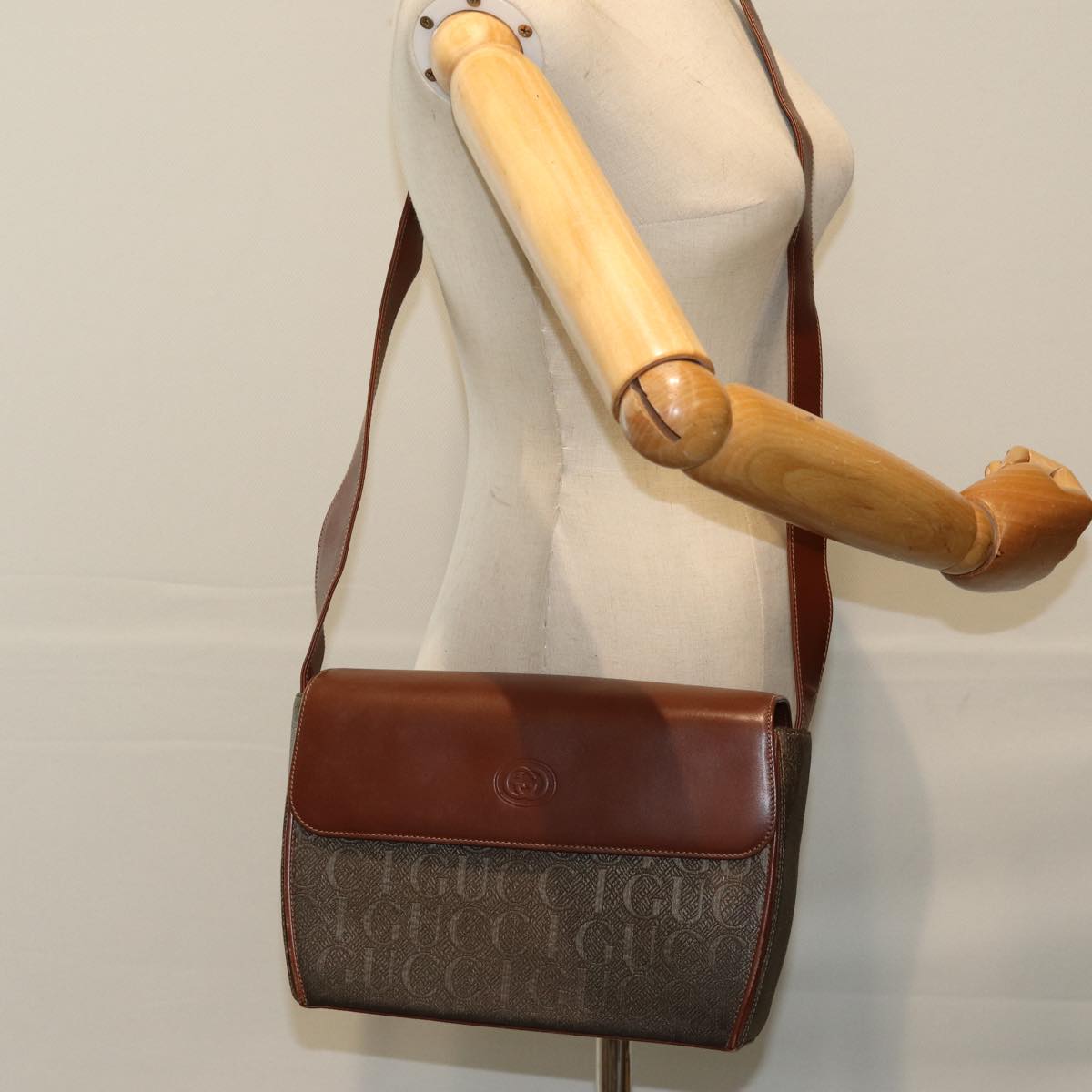 Gucci Brown Canvas Shoulder Bag ()