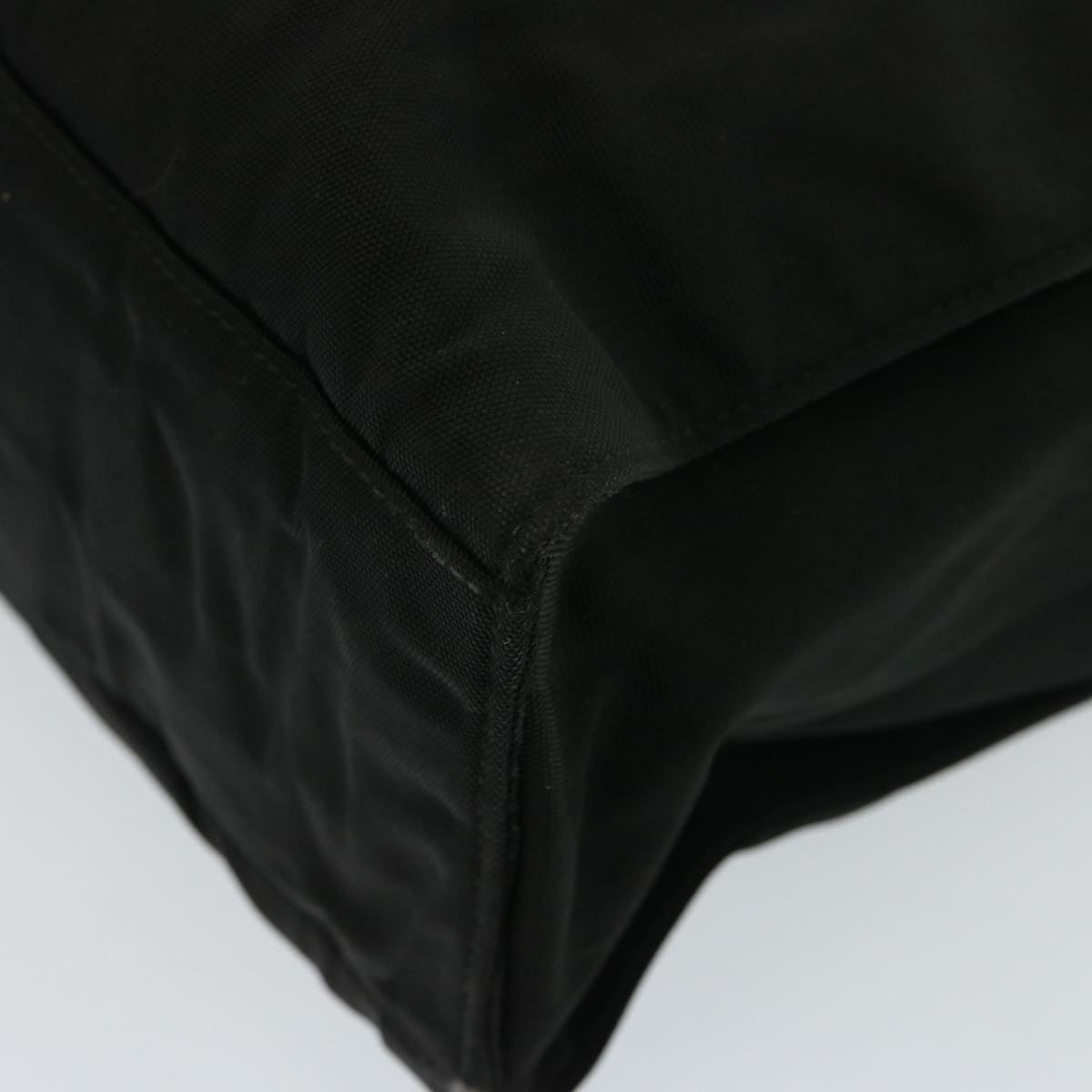 Gucci -- Black Synthetic Handbag ()