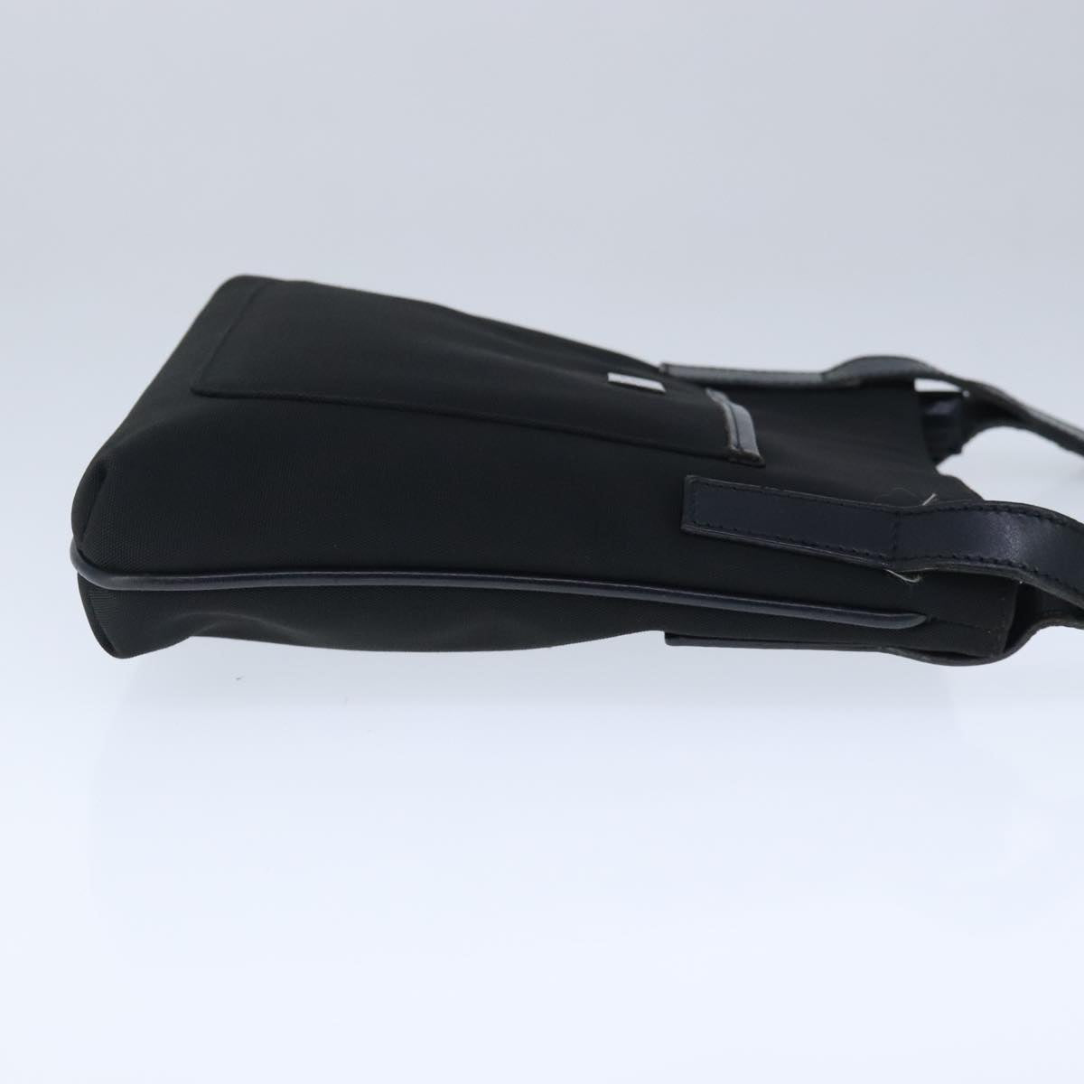 Gucci -- Black Canvas Shoulder Bag ()