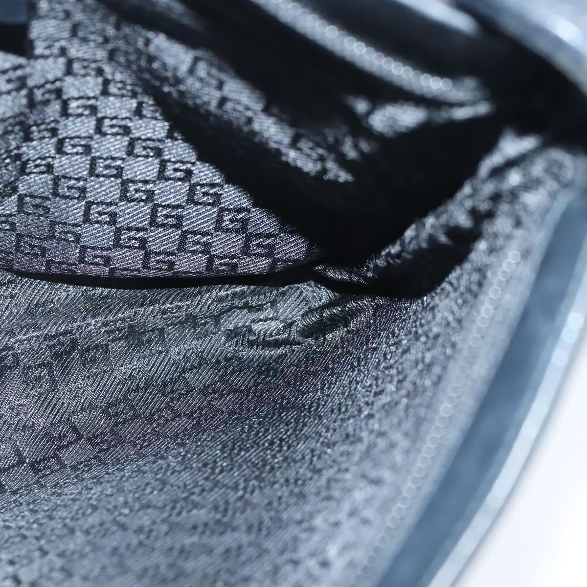 Gucci -- Black Canvas Shoulder Bag ()