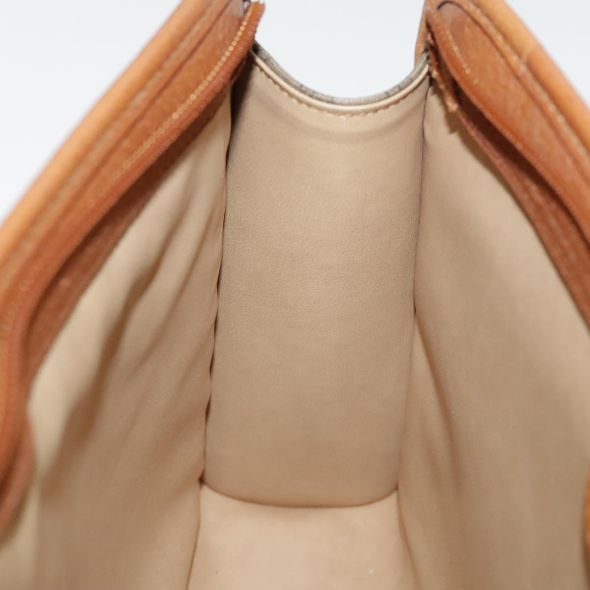 Gucci Beige Canvas Clutch Bag ()