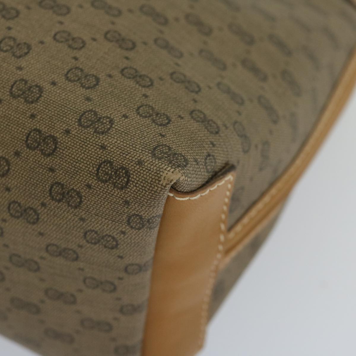 Gucci Beige Canvas Clutch Bag ()