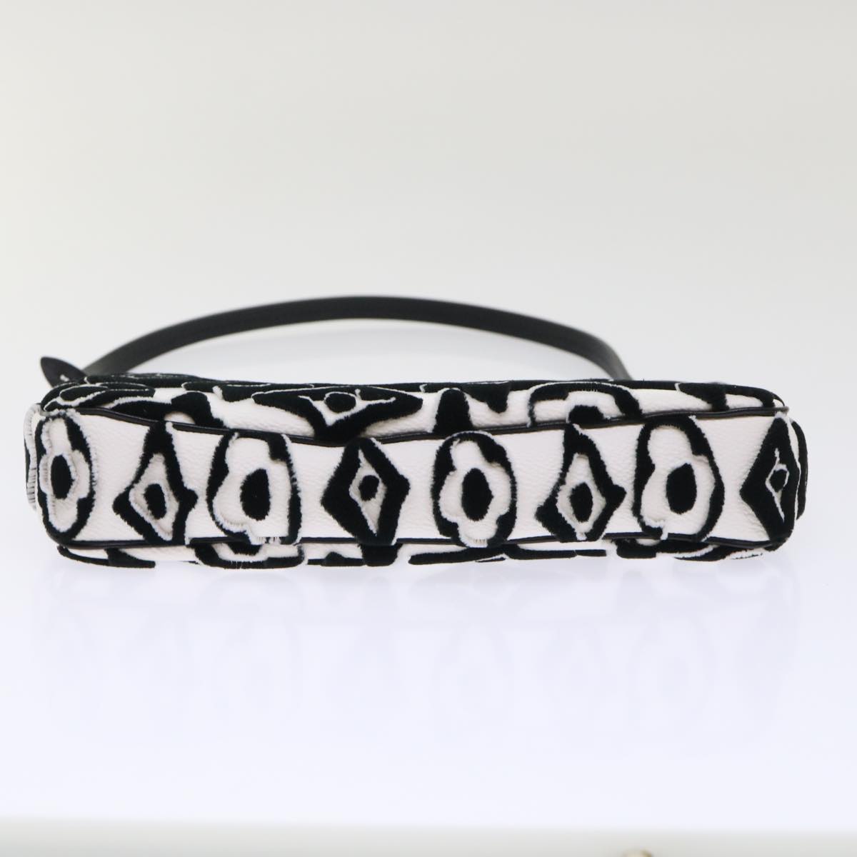 Louis Vuitton Pochette Accessoires  Leather Clutch Bag ()