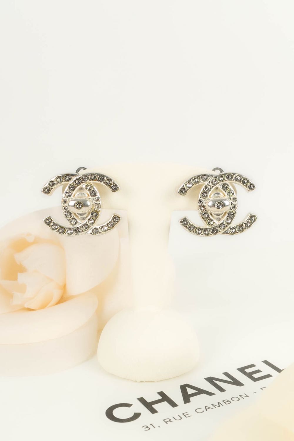 Boucles d'oreilles tourniquet Chanel 1996