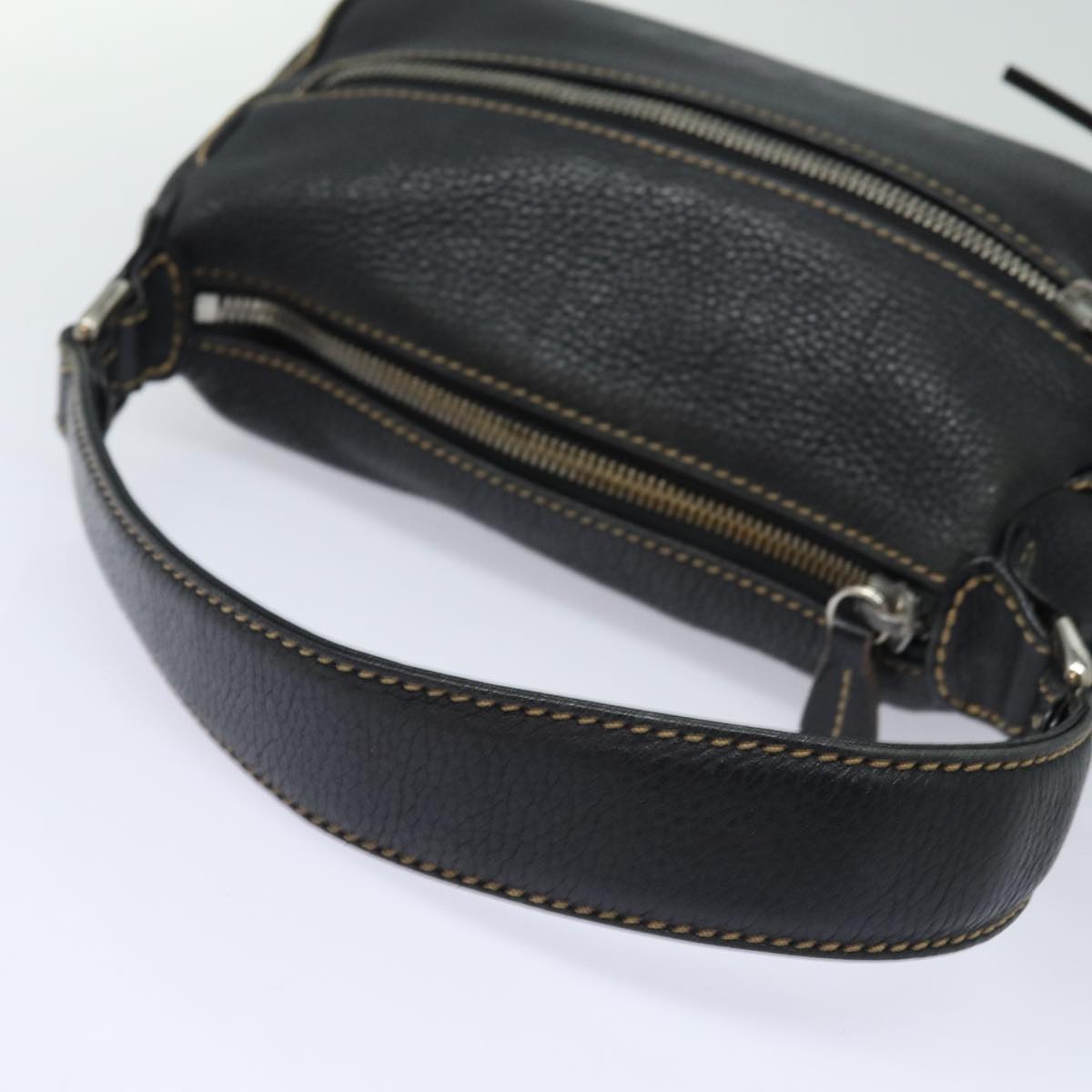 Chanel - Black Leather Shoulder Bag ()