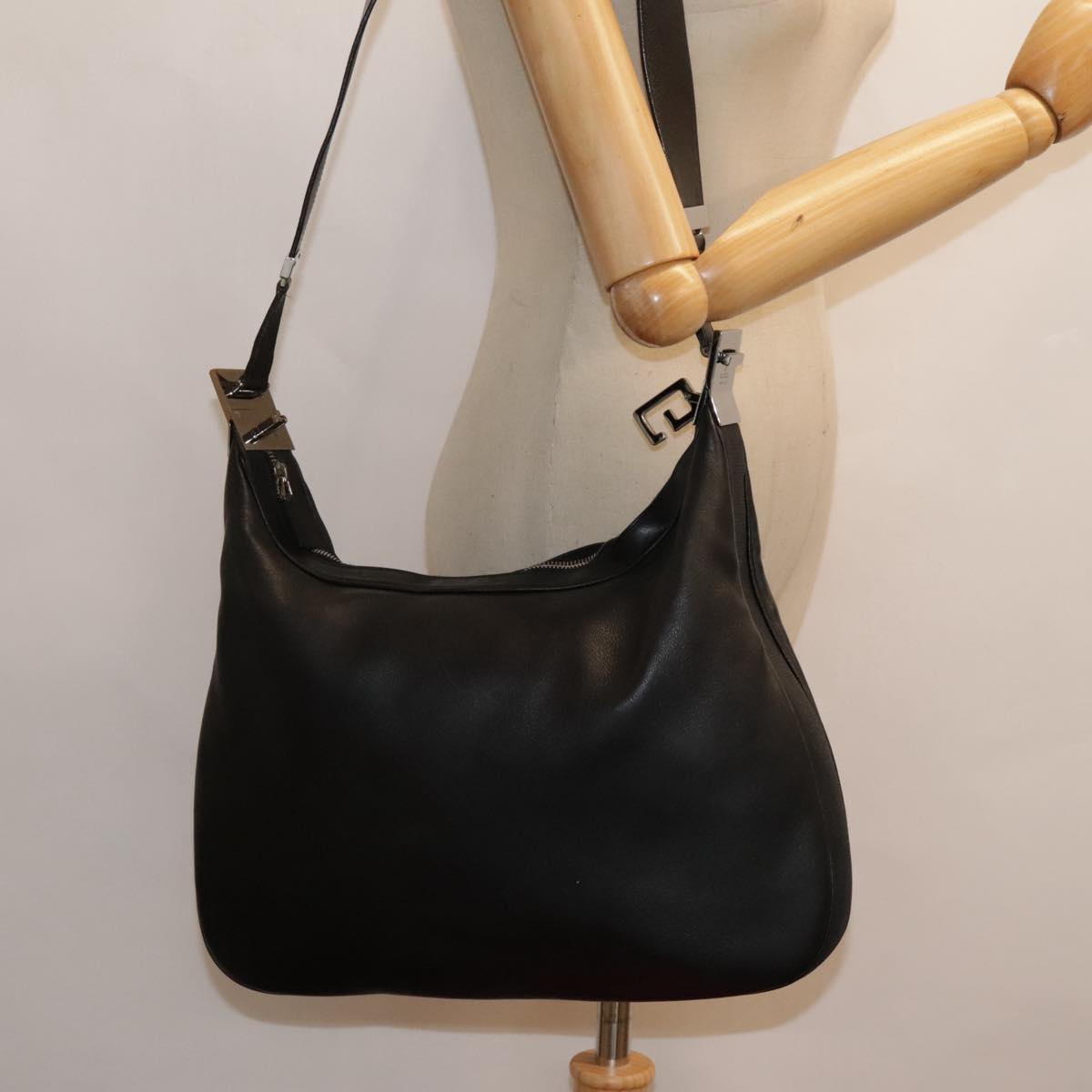 Gucci Black Leather Shoulder Bag ()