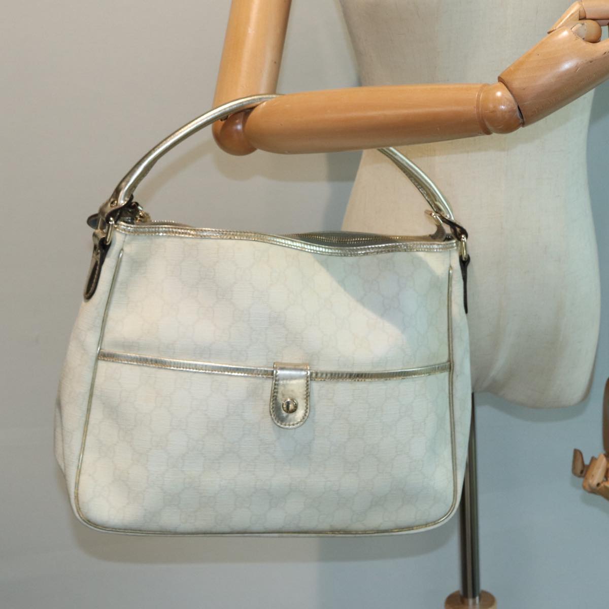 Gucci Gg Canvas White Canvas Handbag ()