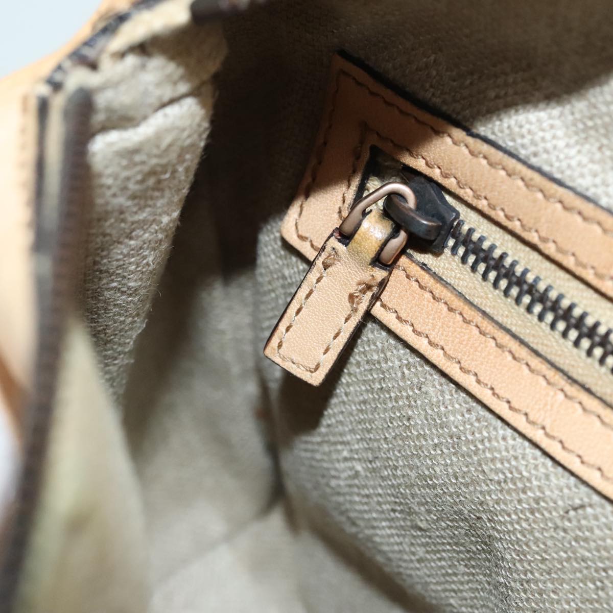 Gucci Beige Leather Handbag ()