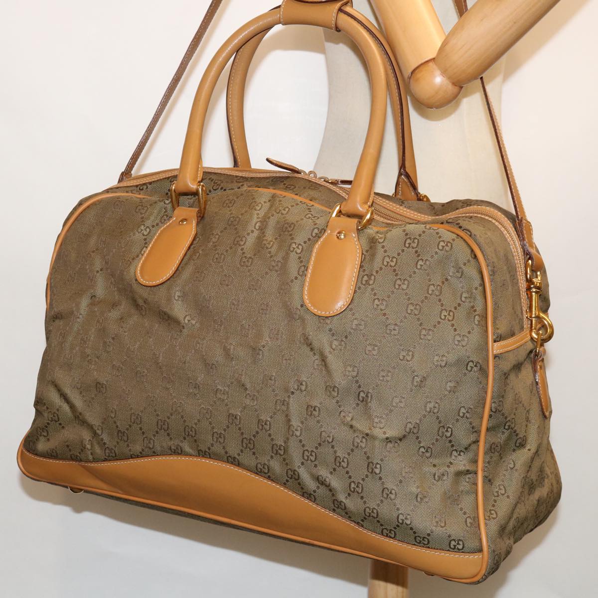 Gucci Gg Canvas Khaki Canvas Travel Bag ()