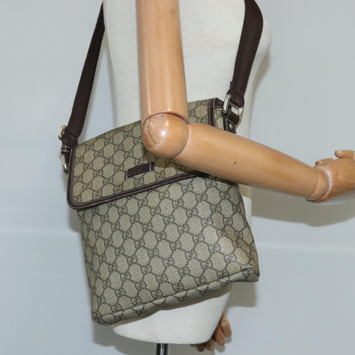 Gucci Beige Canvas Shoulder Bag ()