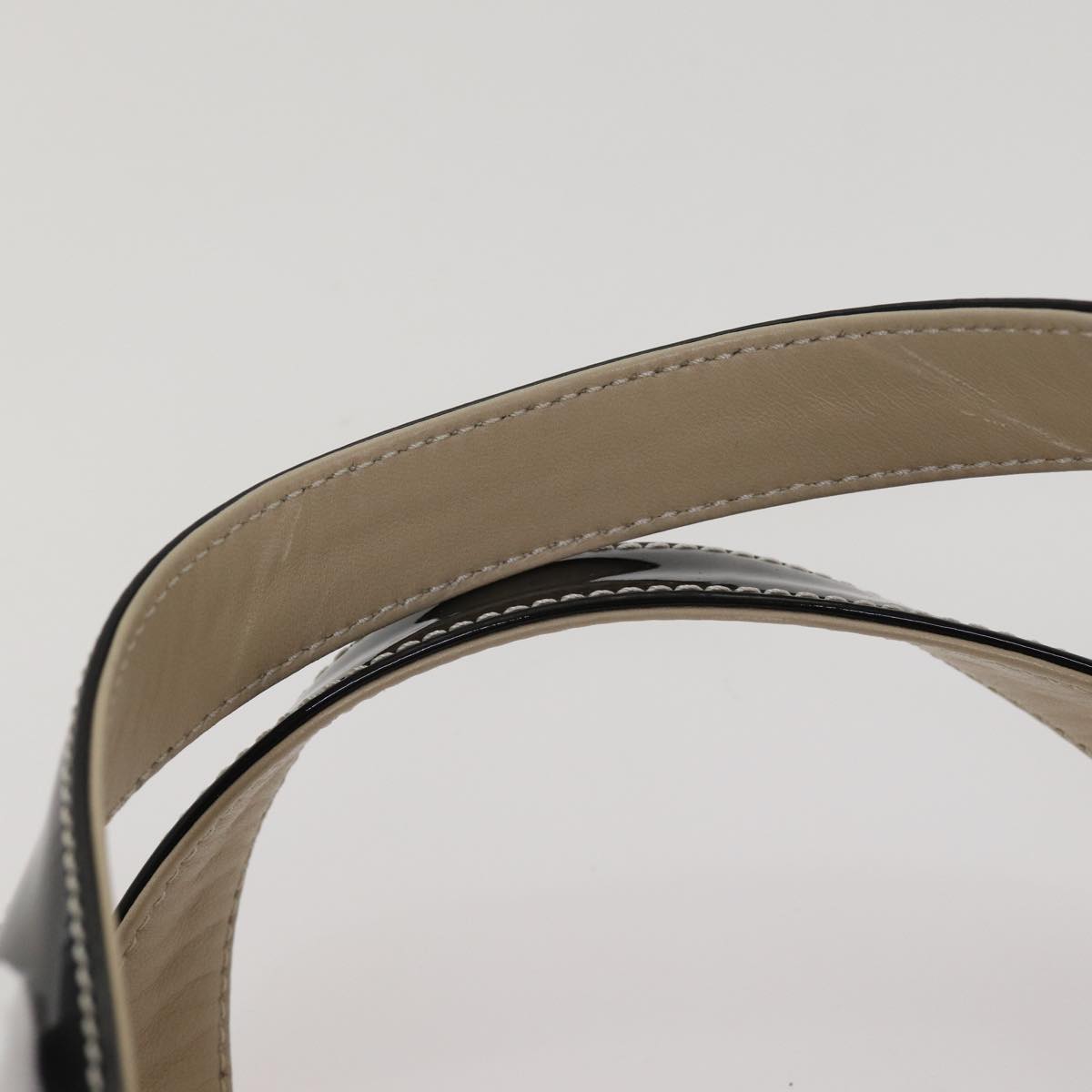 Chanel Beige Patent Leather Handbag ()