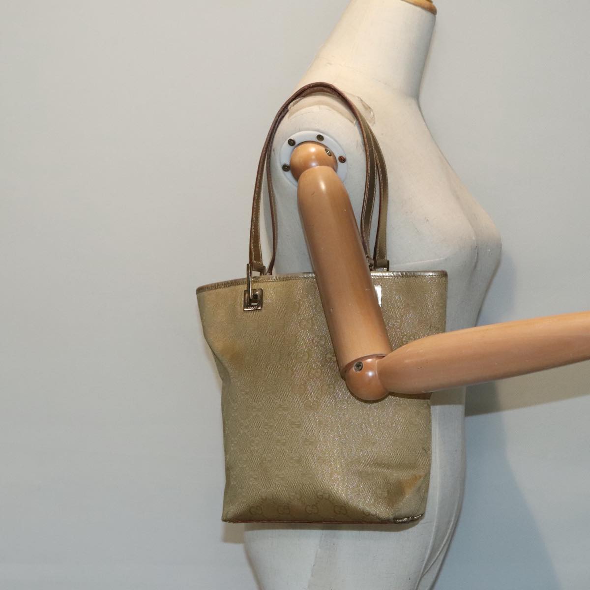 Gucci Gg Canvas Gold Canvas Tote Bag ()