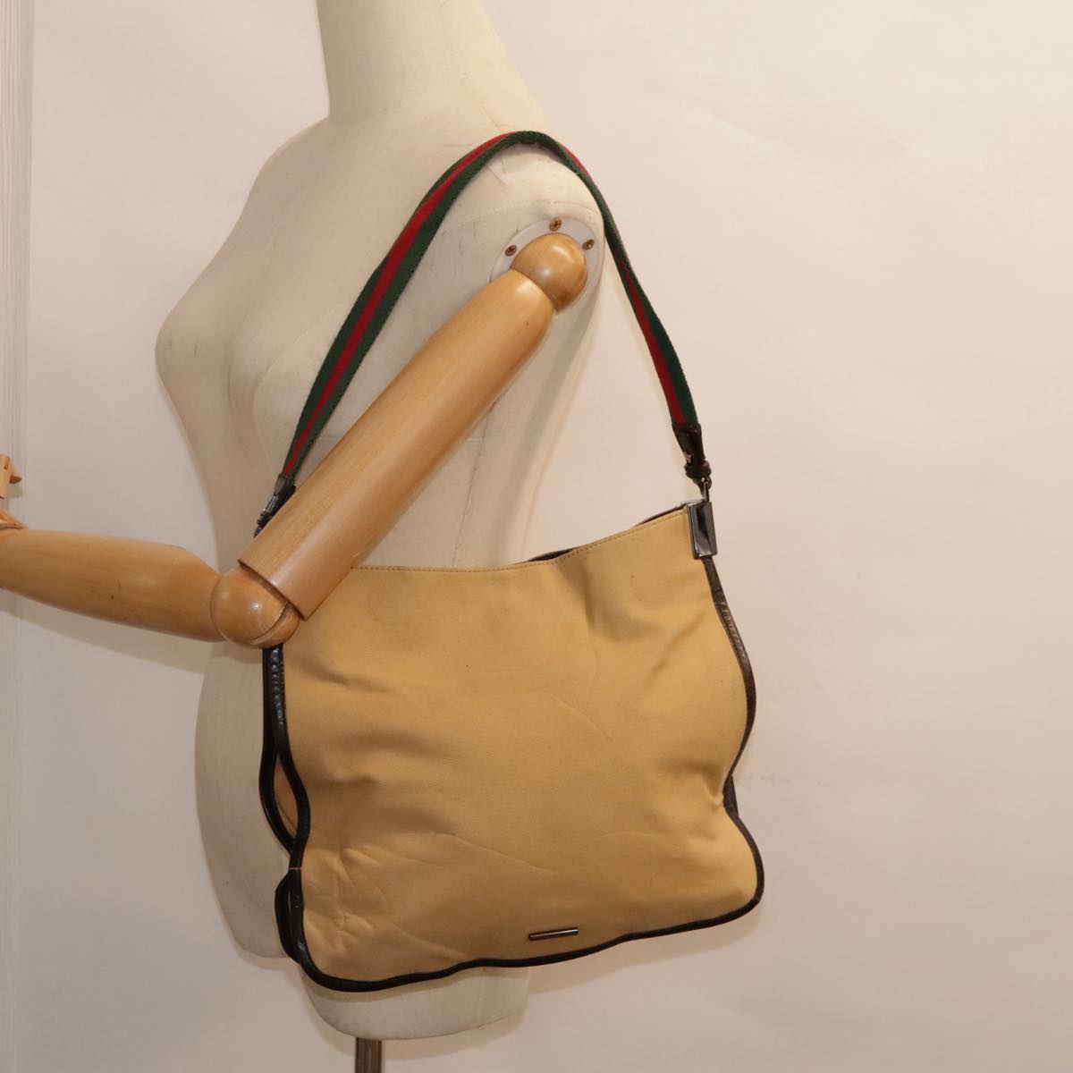 Gucci Beige Canvas Shoulder Bag ()