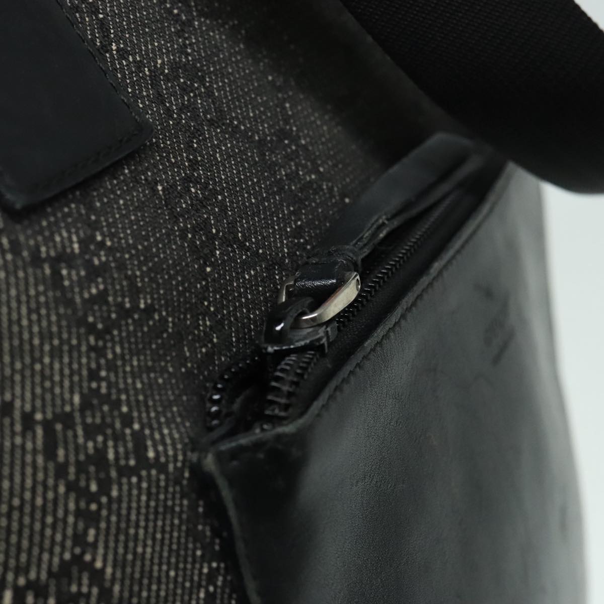 Gucci Black Canvas Shoulder Bag ()