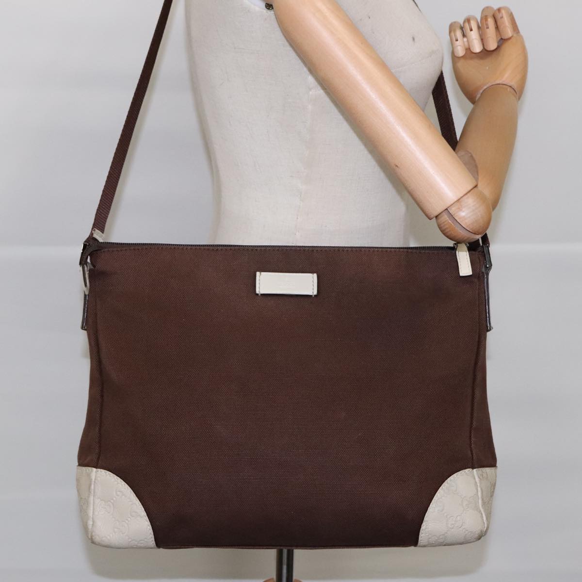 Gucci Brown Canvas Shoulder Bag ()