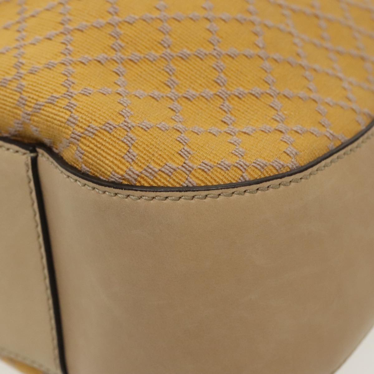 Gucci Bamboo Beige Canvas Shoulder Bag ()