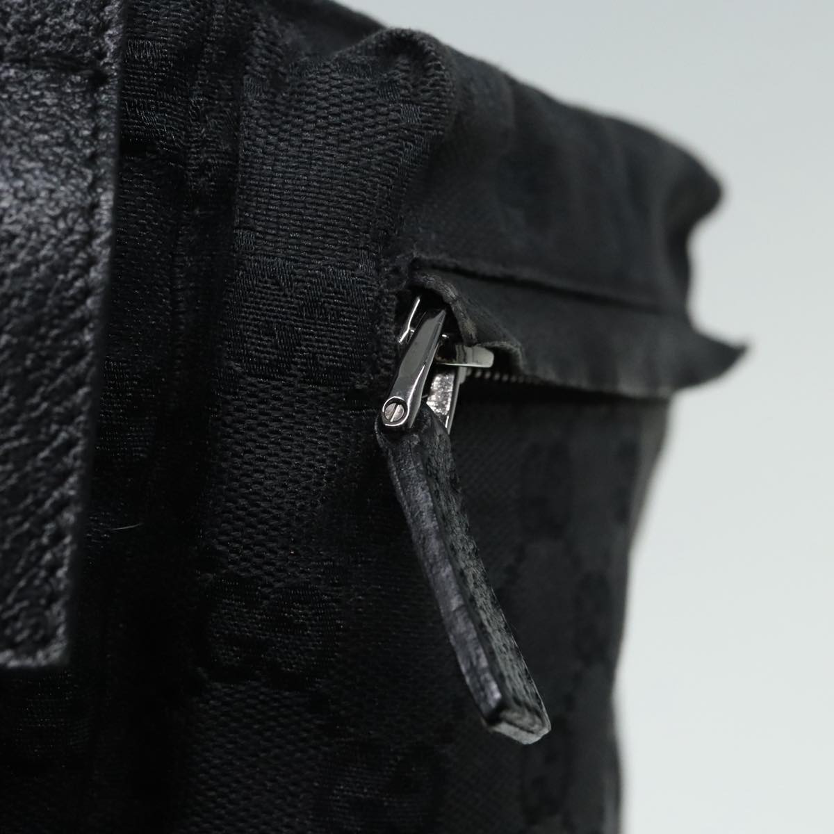 Gucci Black Canvas Shoulder Bag ()