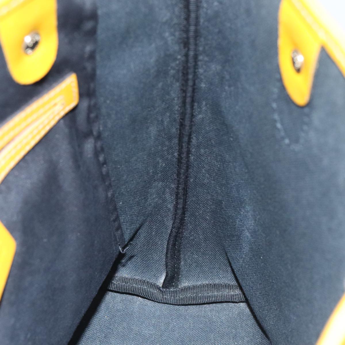 Gucci Gg Supreme White Leather Tote Bag ()