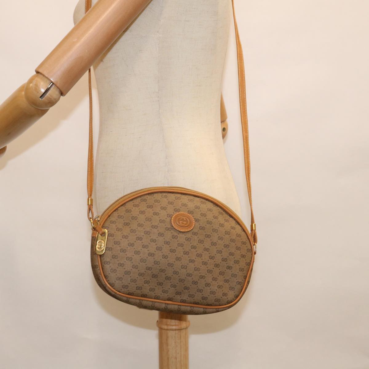Gucci Beige Canvas Shoulder Bag ()