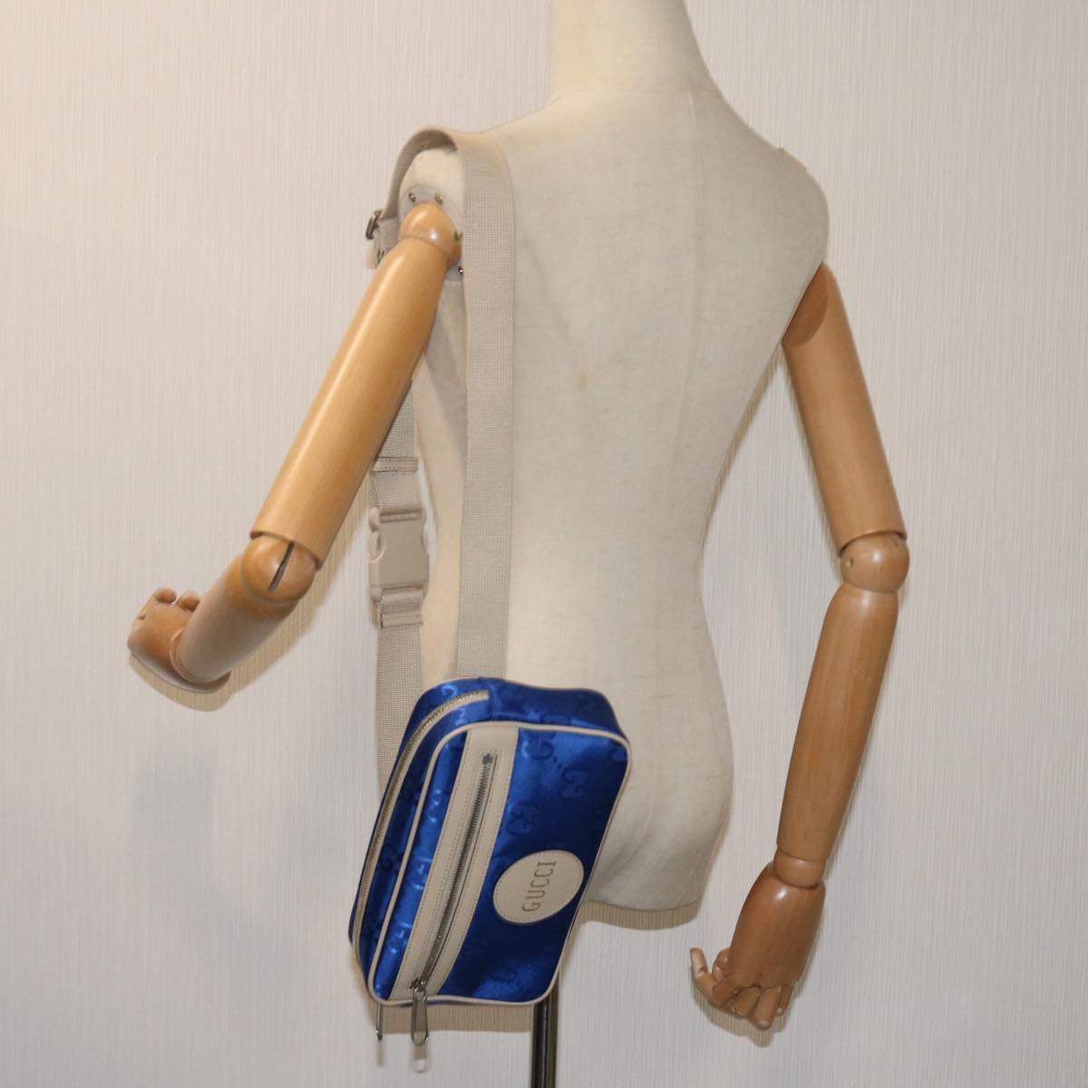 Gucci Gg Canvas Blue Canvas Shoulder Bag ()