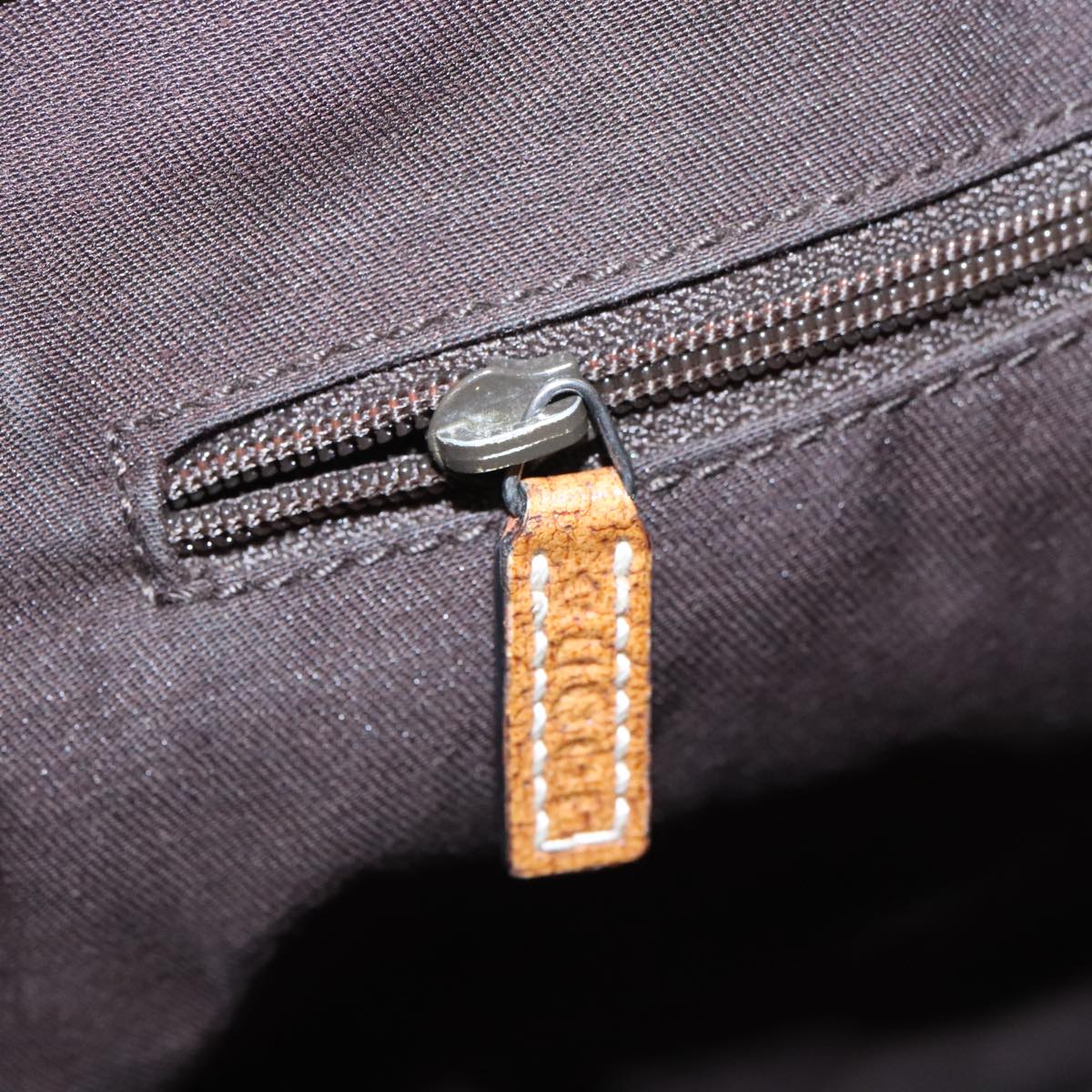 Gucci -- Brown Canvas Handbag ()