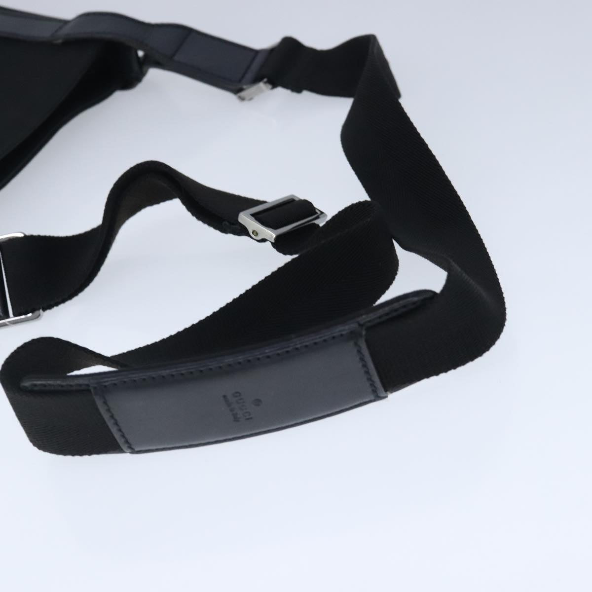 Gucci -- Black Canvas Shoulder Bag ()