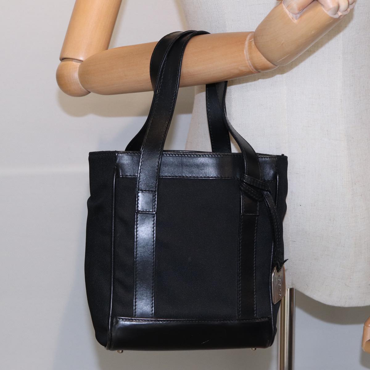 Gucci Black Synthetic Handbag ()