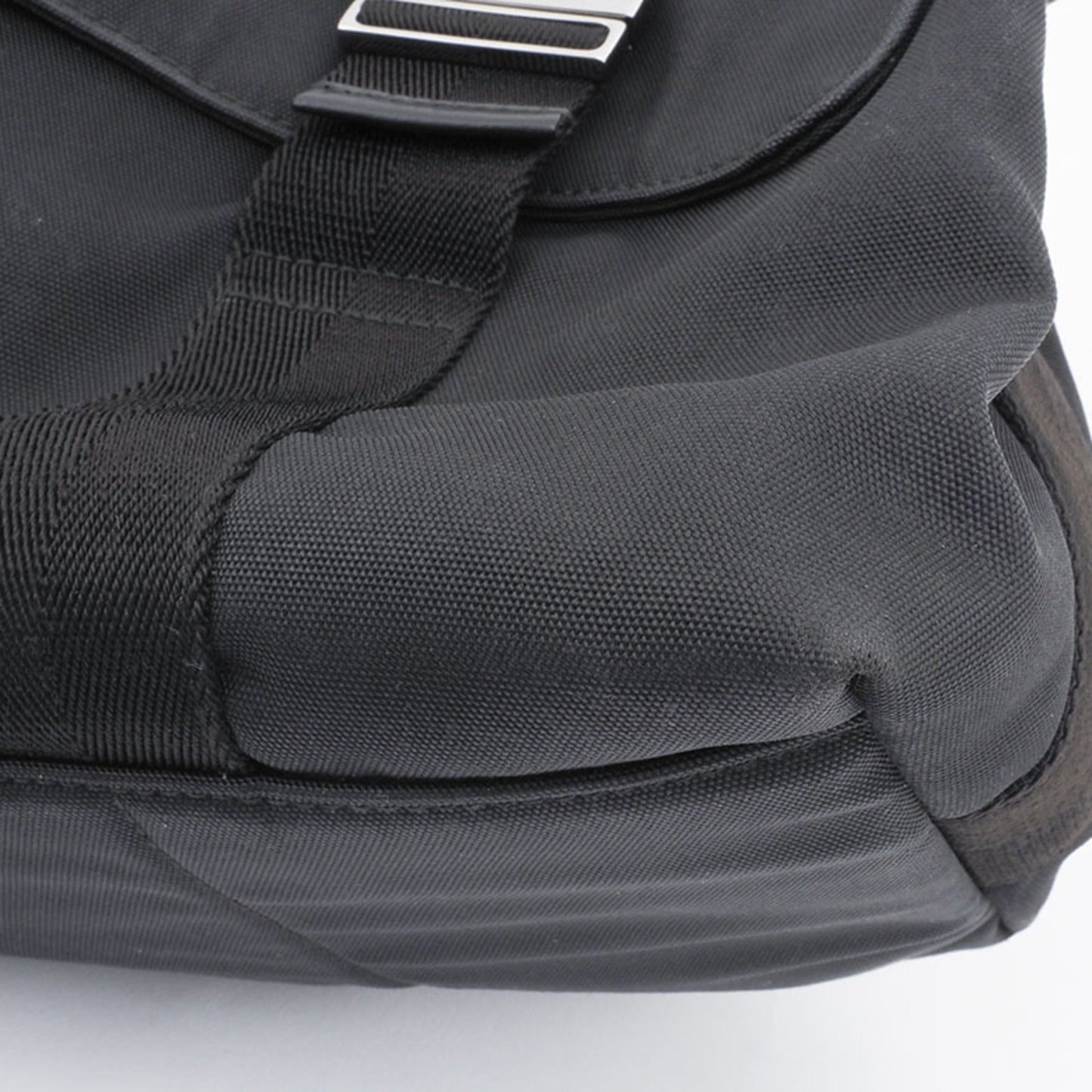 Gucci Black Nylon Messenger Bag Shoulder Bag ()