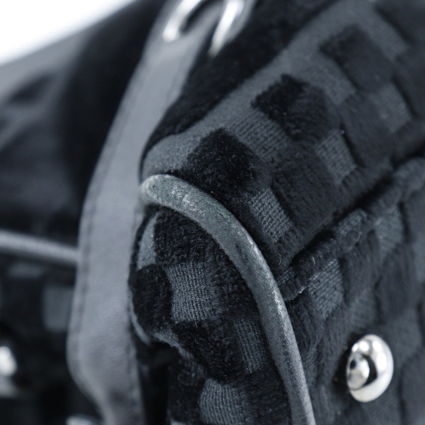 Chanel Black Leather Shoulder Bag ()