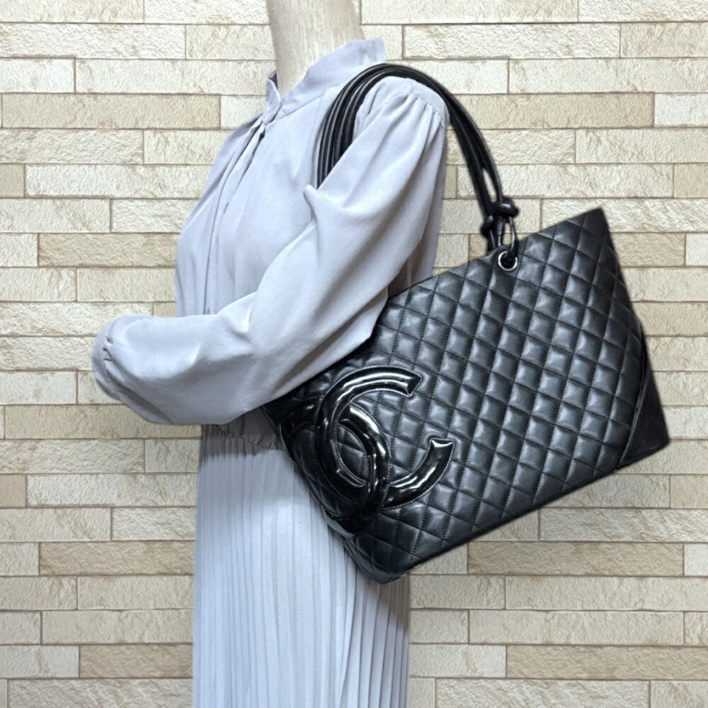 Chanel Black Pink Leather Tote Bag ()