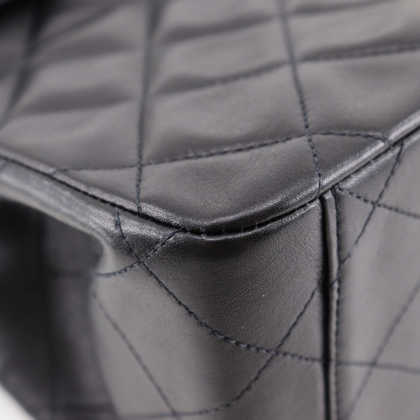 Chanel Black Leather Shoulder Bag ()