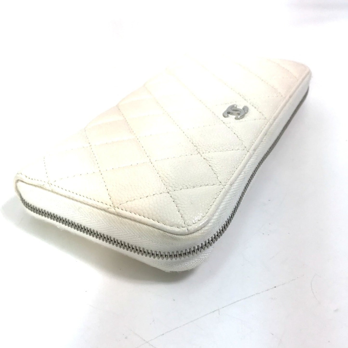 Chanel White Leather Long Wallet (Bi-Fold) ()